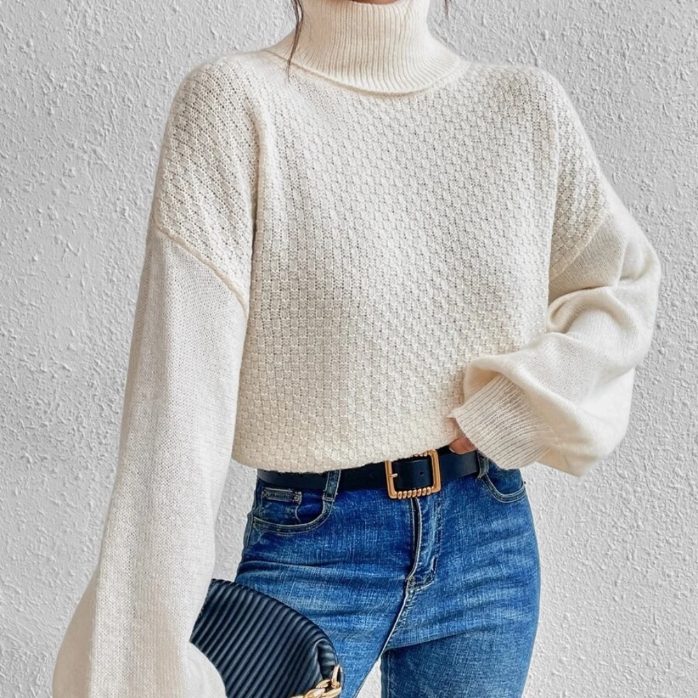 Cozy Turtleneck Reversible Balloon Sleeve Sweater - Picture 4 of 5